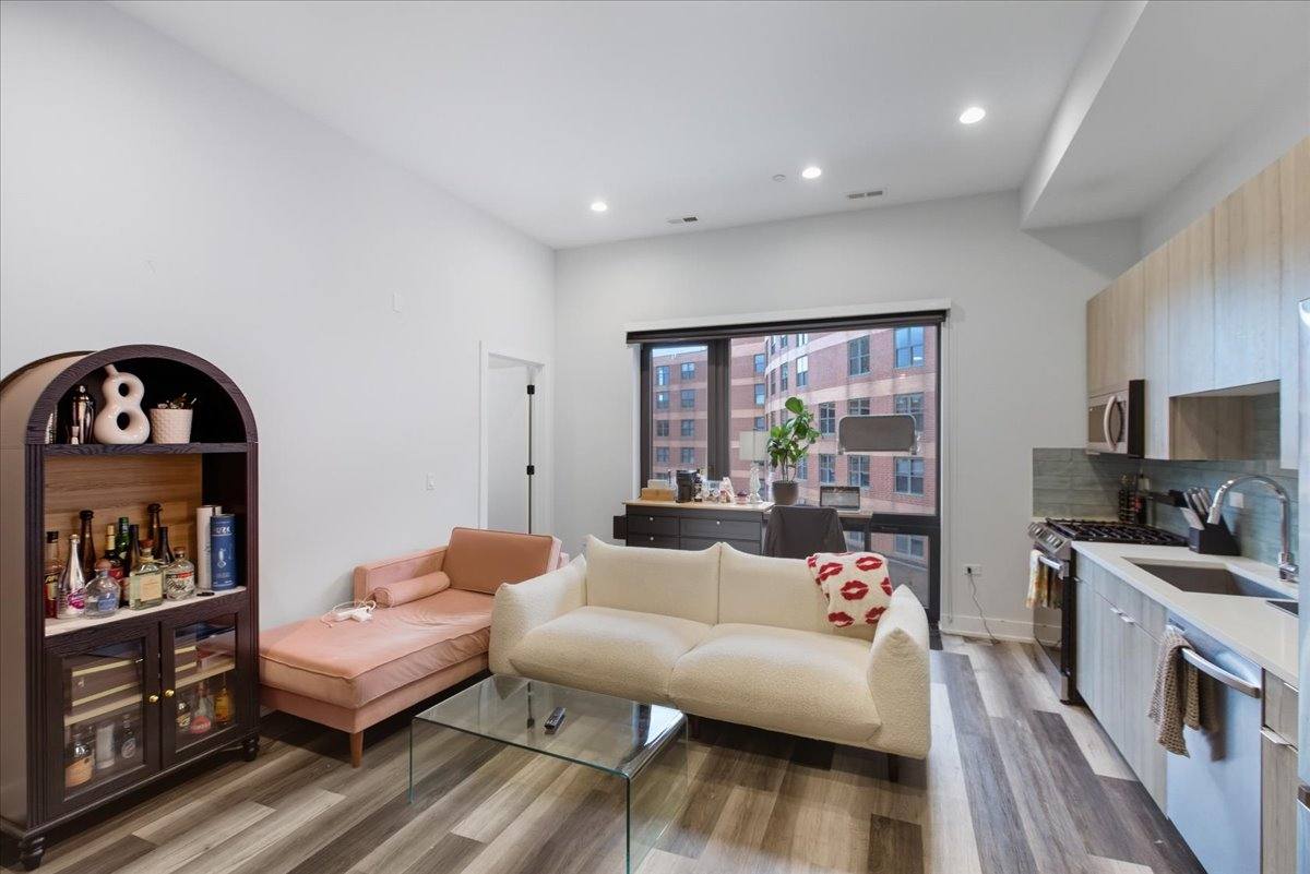 Apartment for rent at 2317 N Clark, Chicago, IL 60614