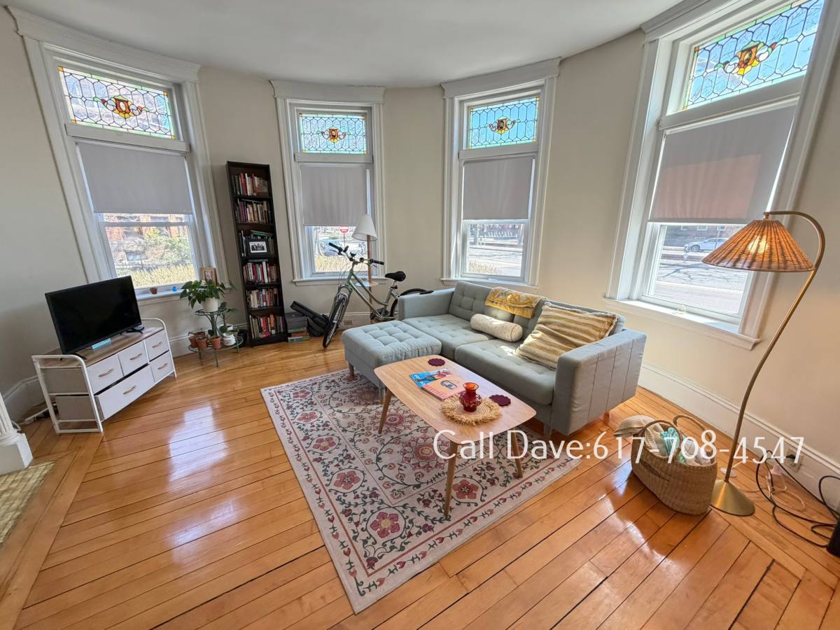 Apartment for rent at 1822 Beacon St #2, Brookline, MA 02446