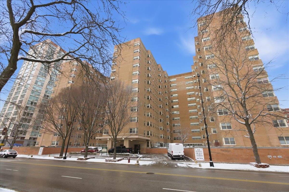 Apartment for rent at 5630 N Sheridan, Chicago, IL 60660