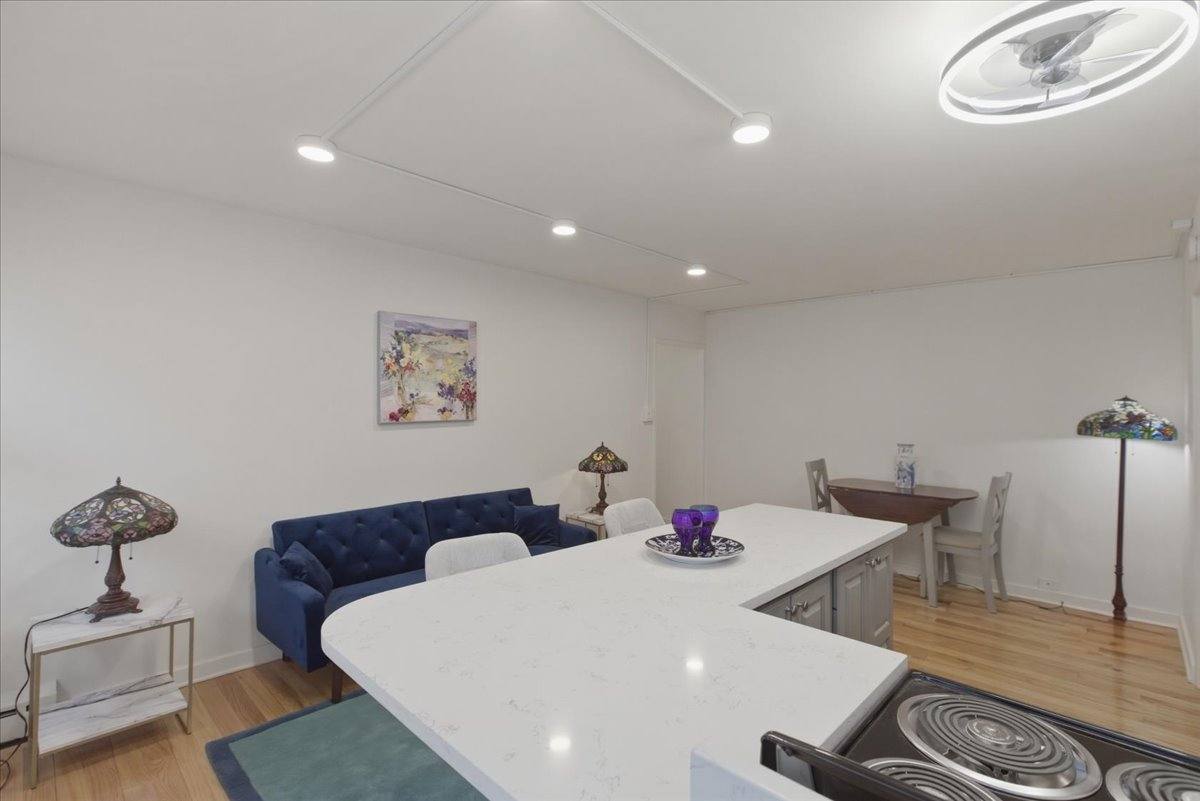 Apartment for rent at 5630 N Sheridan, Chicago, IL 60660