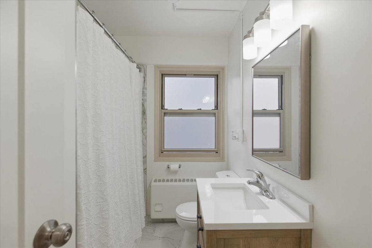Apartment for rent at 5630 N Sheridan, Chicago, IL 60660
