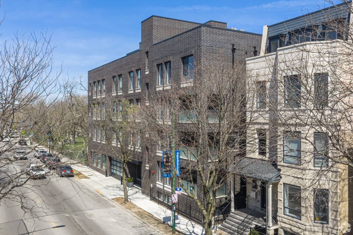 Condo for rent at 3839 N Clark St #104, Chicago, IL 60613