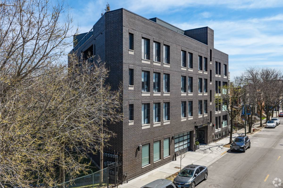 Condo for rent at 3839 N Clark St #104, Chicago, IL 60613
