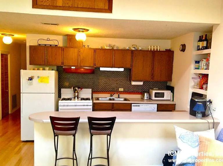 Apartment for rent at 2523 N Lincoln Ave, Chicago, IL 60614
