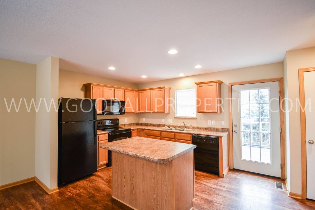 Townhouse for rent at 15404 Townsend Ave, Urbandale, IA 50323