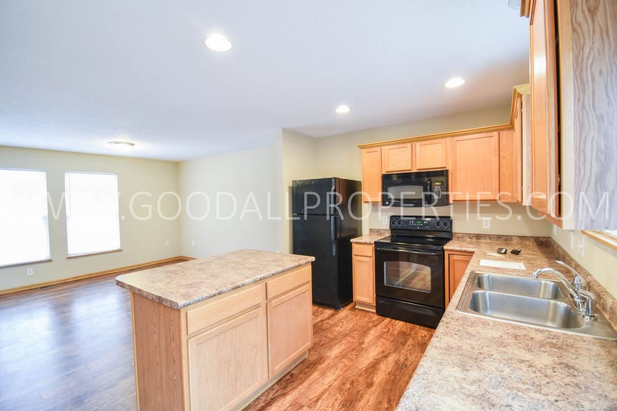 Townhouse for rent at 15404 Townsend Ave, Urbandale, IA 50323