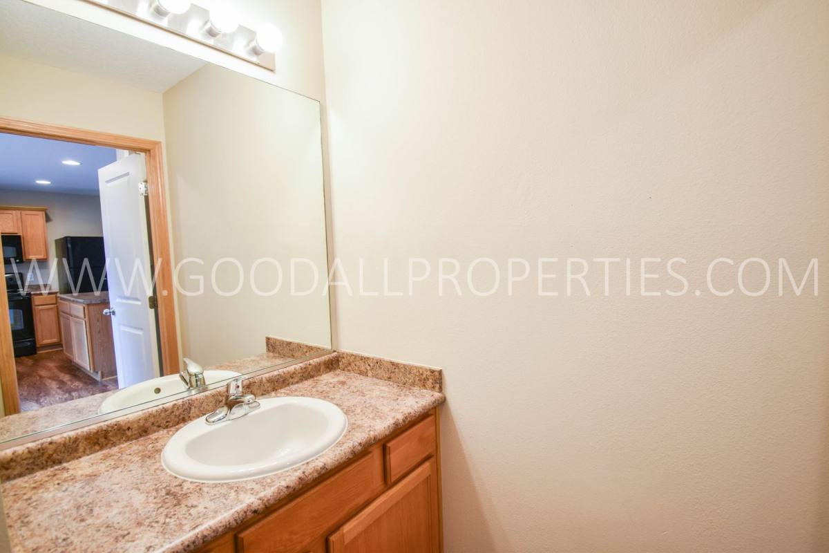 Townhouse for rent at 15404 Townsend Ave, Urbandale, IA 50323