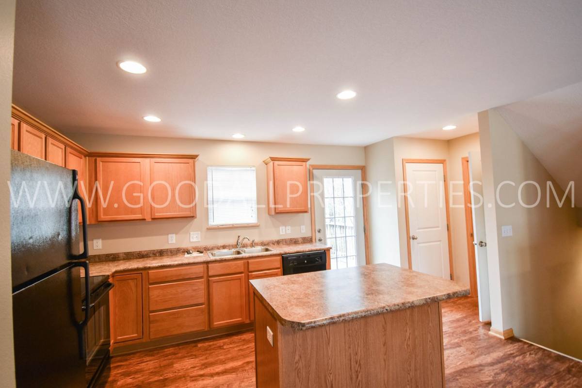Townhouse for rent at 15404 Townsend Ave, Urbandale, IA 50323