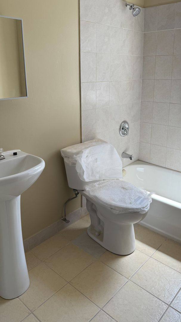 Apartment for rent at 207-209 N Parkside Ave, Chicago, IL 60644