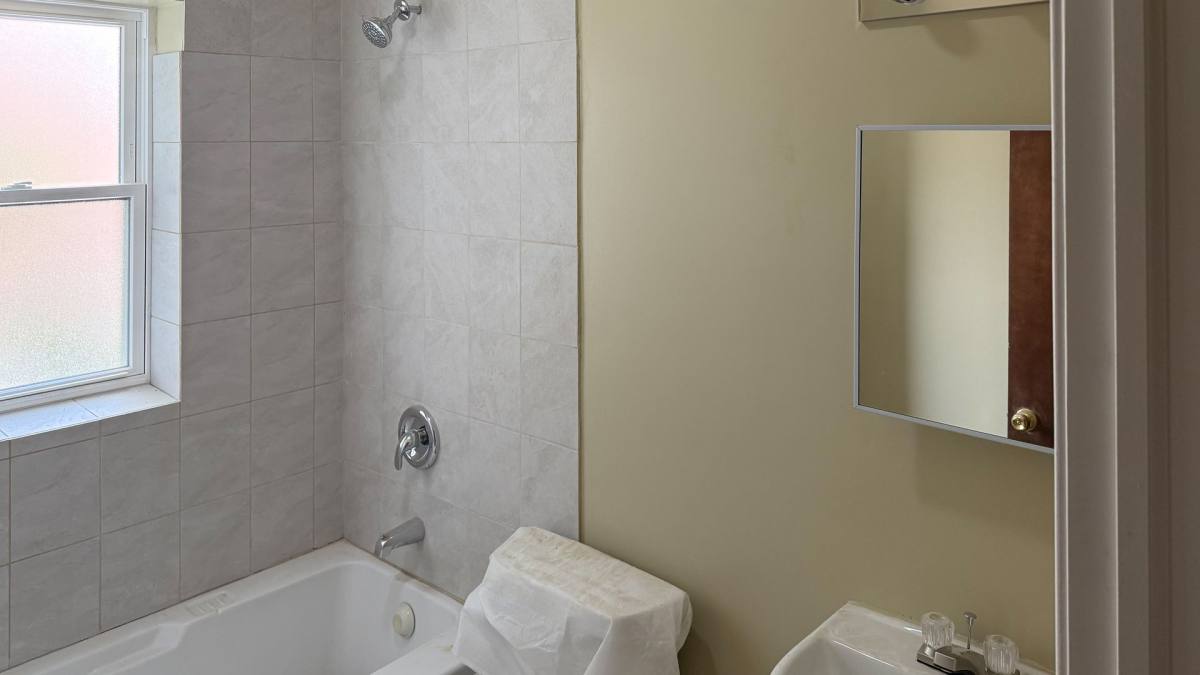 Apartment for rent at 207-209 N Parkside Ave, Chicago, IL 60644