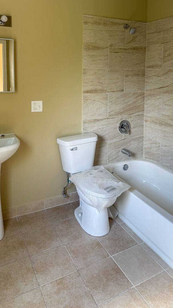 Apartment for rent at 207-209 N Parkside Ave, Chicago, IL 60644
