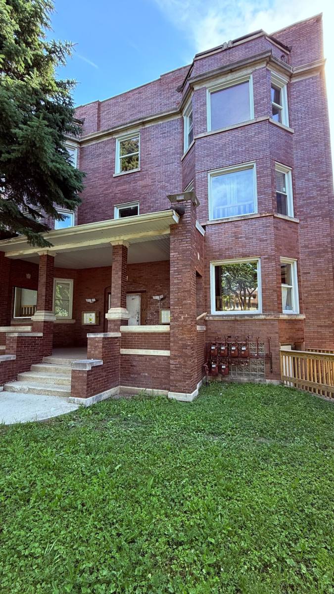 Apartment for rent at 207-209 N Parkside Ave, Chicago, IL 60644