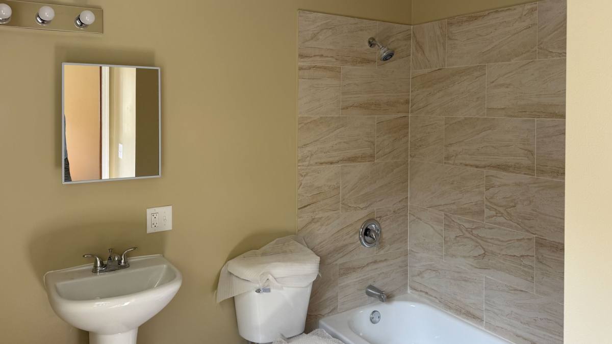 Apartment for rent at 207-209 N Parkside Ave, Chicago, IL 60644