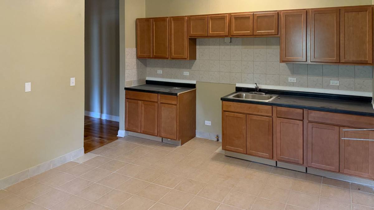 Apartment for rent at 207-209 N Parkside Ave, Chicago, IL 60644