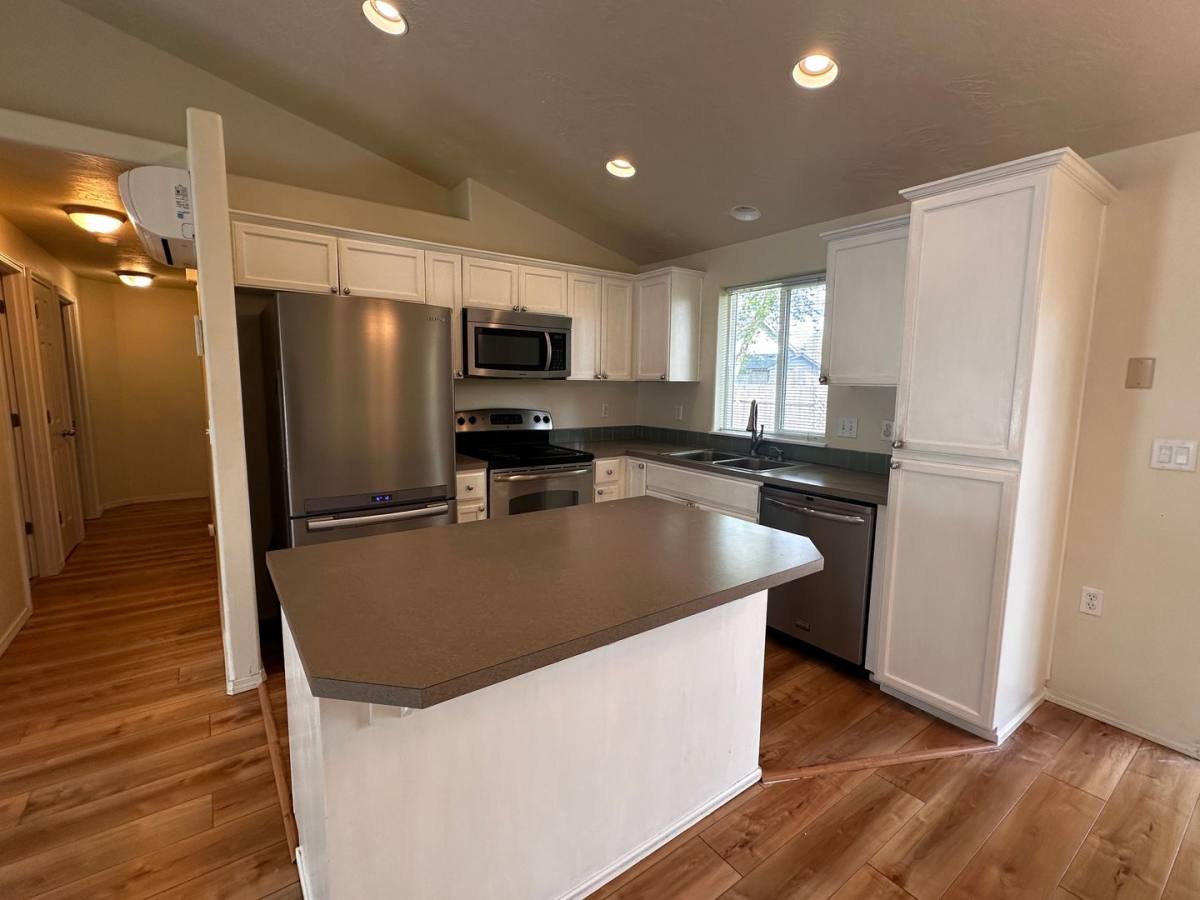 House for rent at 1257 S 7th St, Independence, OR 97351