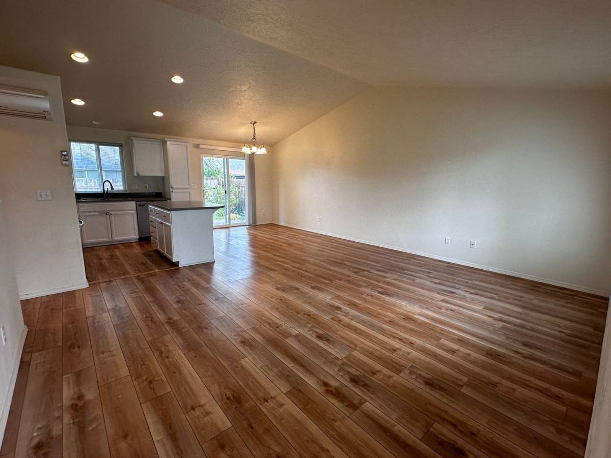 House for rent at 1257 S 7th St, Independence, OR 97351