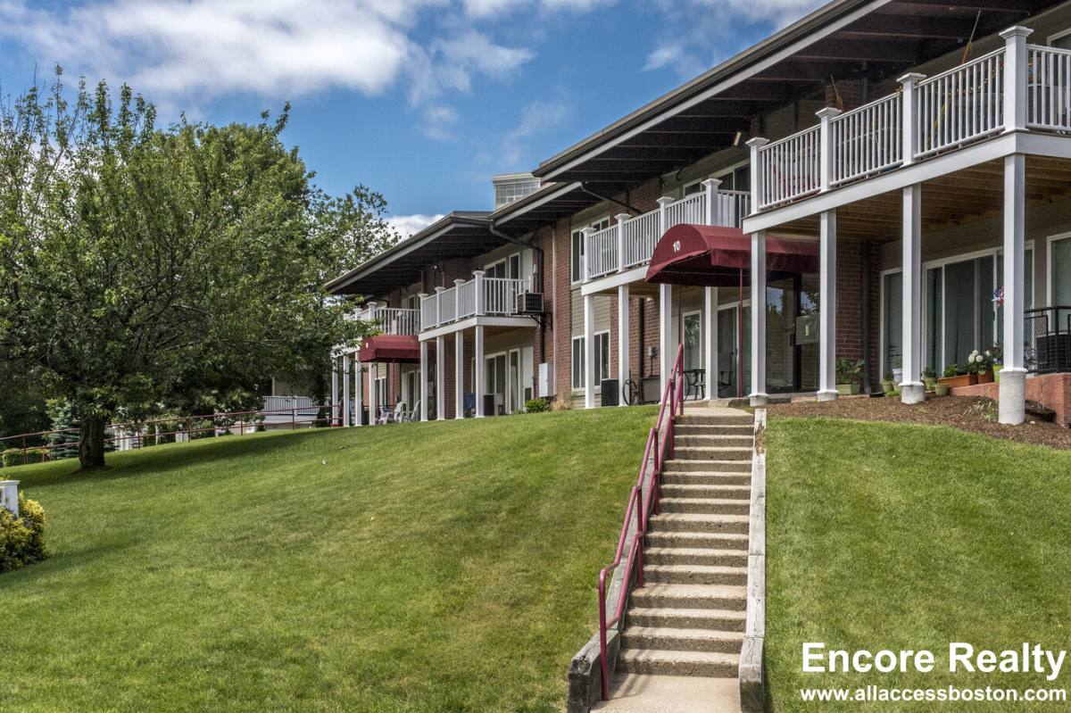 Apartment for rent at 14 Westgate Dr #207, Woburn, MA 01801
