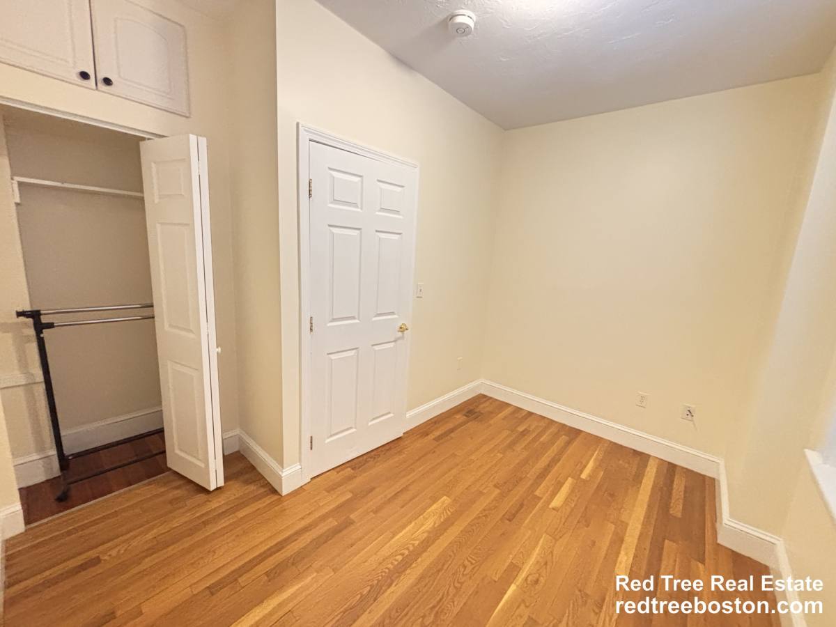 Apartment for rent at 191 Winthrop Rd #2, Brookline, MA 02445