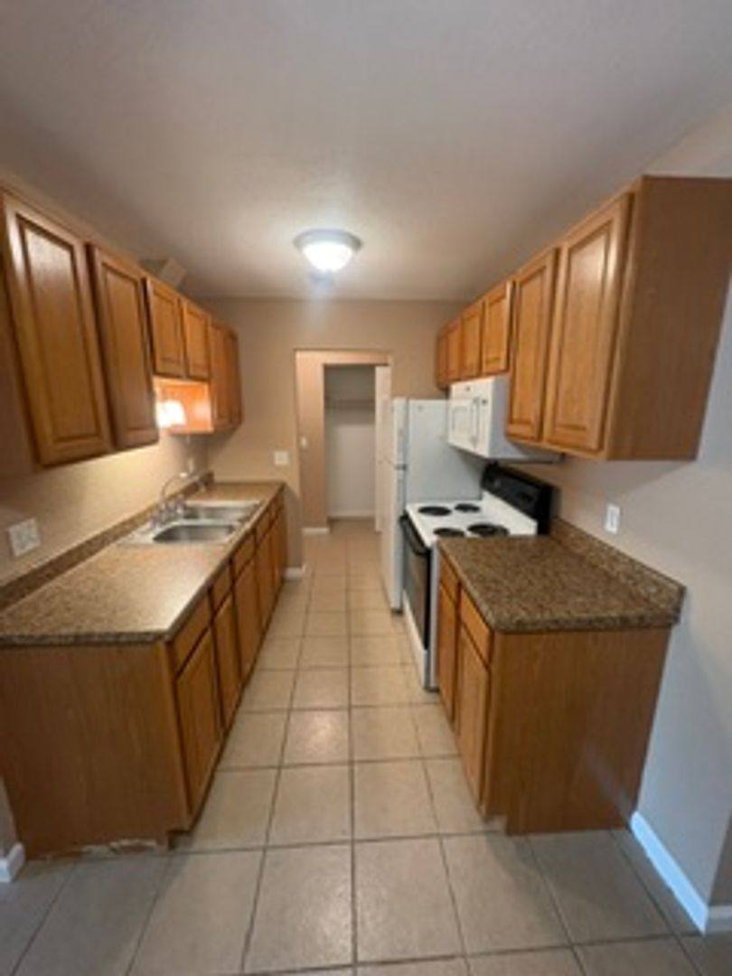 Apartment for rent at 6517 N Lexington Dr, Peoria, IL 61614