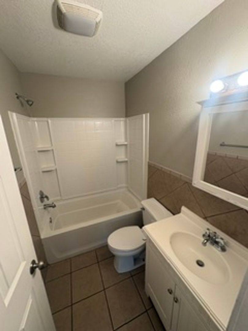 Apartment for rent at 6517 N Lexington Dr, Peoria, IL 61614