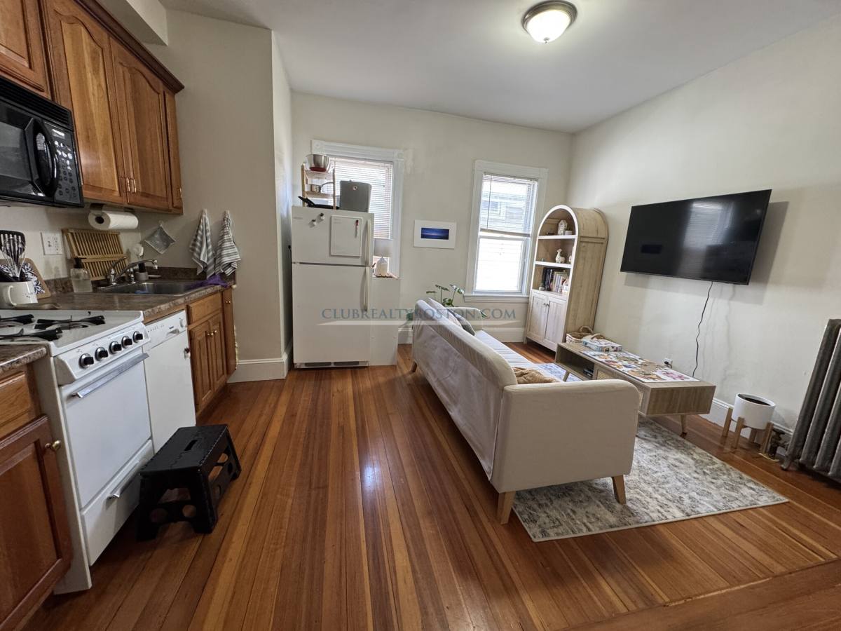 Apartment for rent at 368 Crescent Ave #3, Waltham, MA 02453