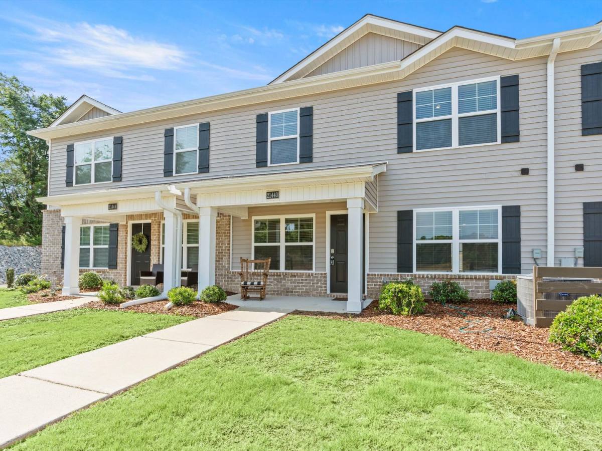 Townhouse for rent at 21440 Old Poseidon Lane, Athens, AL 35613