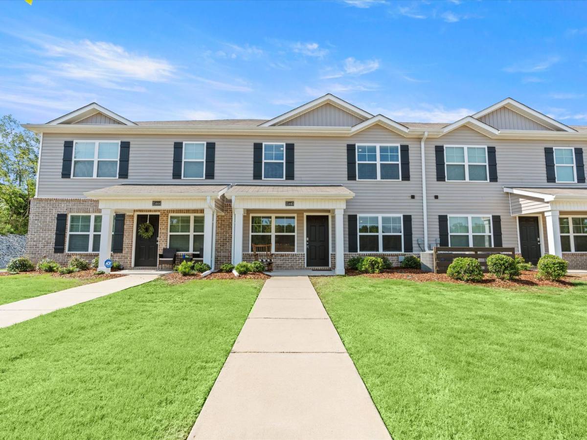 Townhouse for rent at 21440 Old Poseidon Lane, Athens, AL 35613