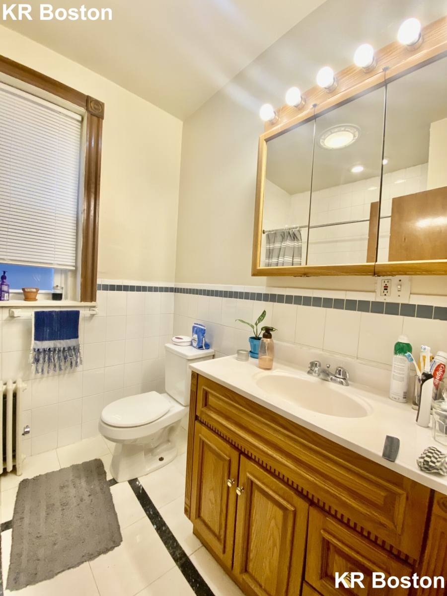 Apartment for rent at 21 Gibbs St #2, Brookline, MA 02446