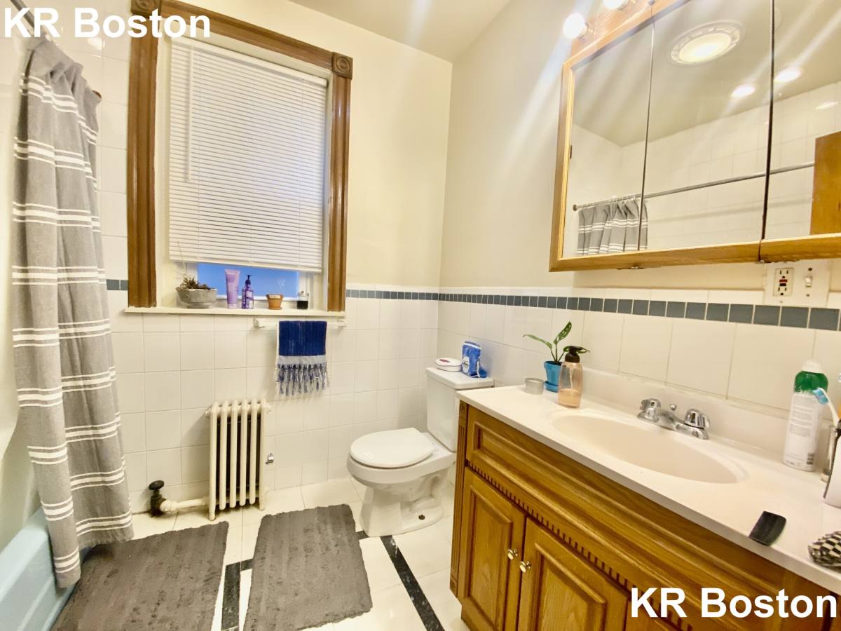 Apartment for rent at 21 Gibbs St #2, Brookline, MA 02446