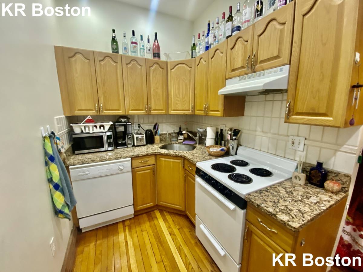 Apartment for rent at 21 Gibbs St #2, Brookline, MA 02446
