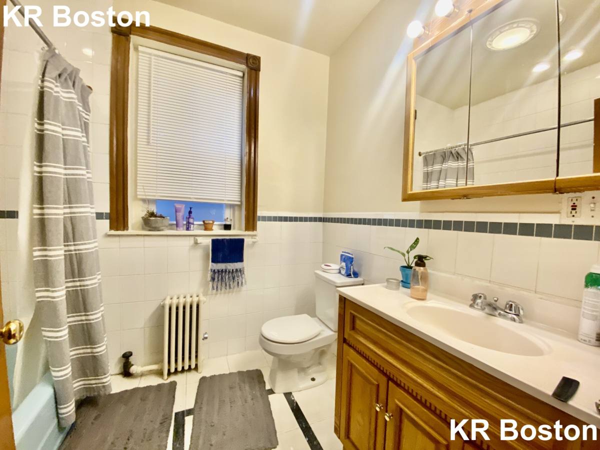 Apartment for rent at 21 Gibbs St #2, Brookline, MA 02446