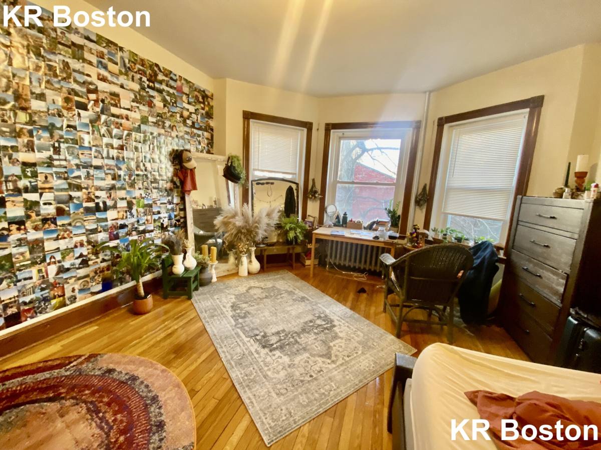 Apartment for rent at 21 Gibbs St #2, Brookline, MA 02446