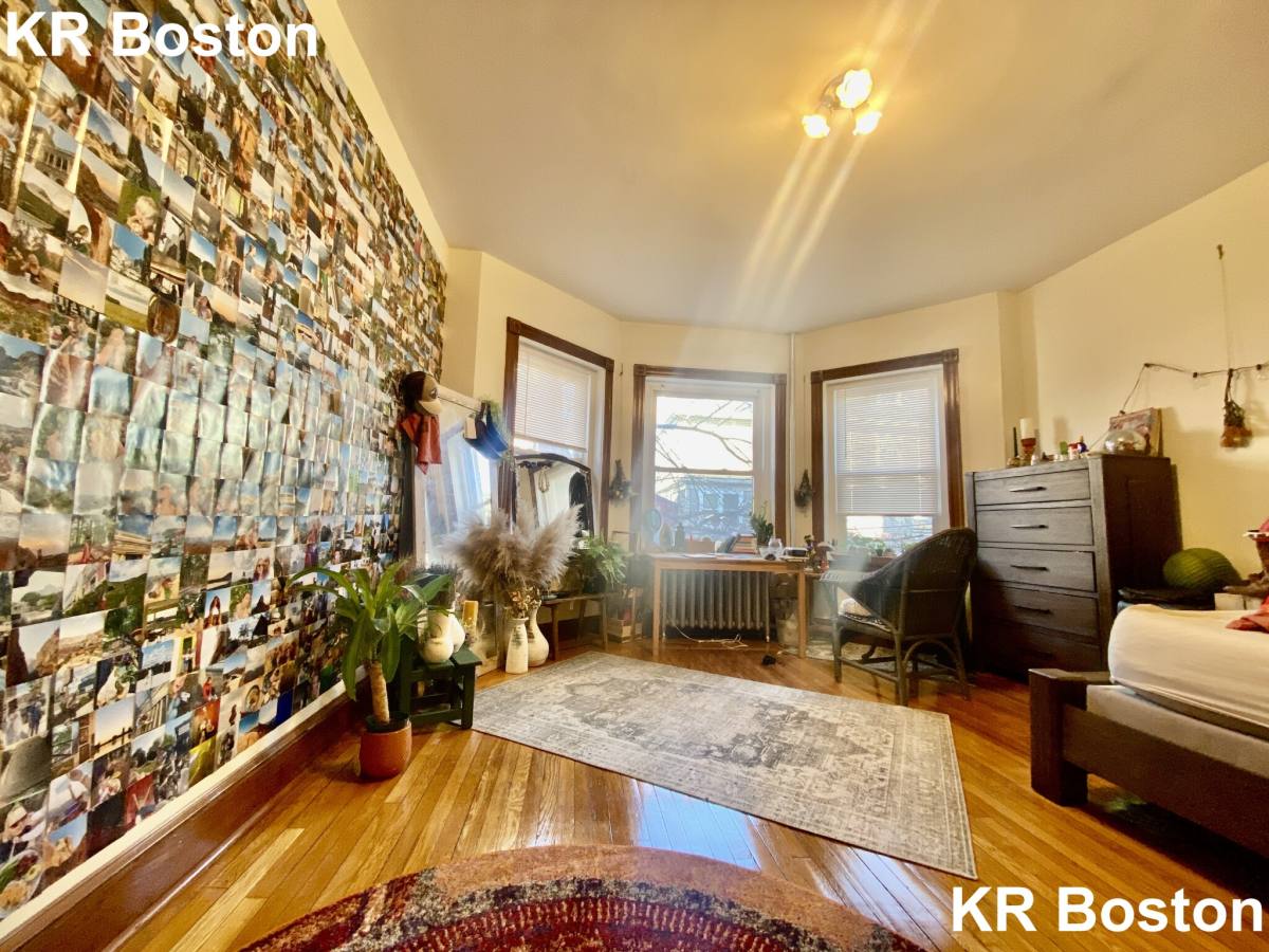 Apartment for rent at 21 Gibbs St #2, Brookline, MA 02446