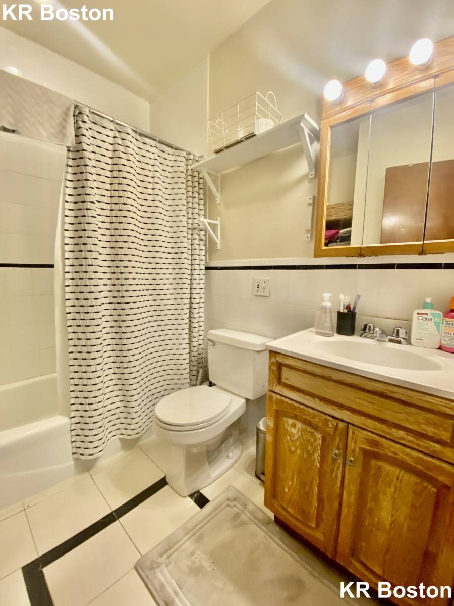 Apartment for rent at 21 Gibbs St #2, Brookline, MA 02446