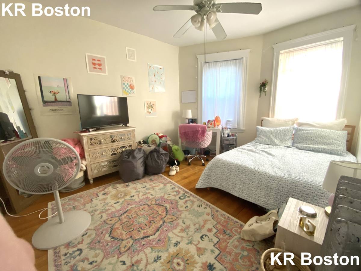 Apartment for rent at 1232 Beacon St #3, Brookline, MA 02446