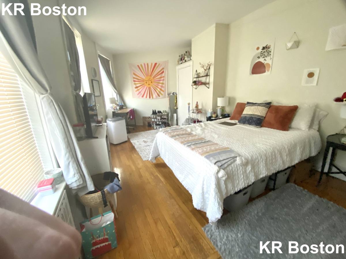 Apartment for rent at 1232 Beacon St #3, Brookline, MA 02446