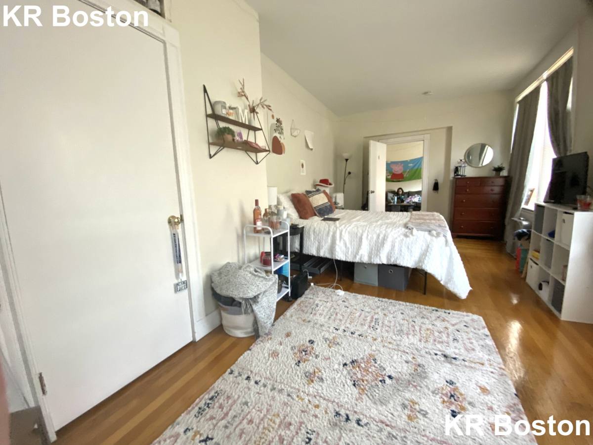 Apartment for rent at 1232 Beacon St #3, Brookline, MA 02446