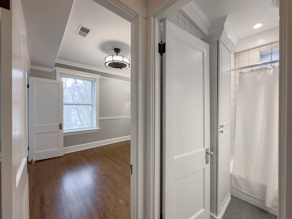 Apartment for rent at 1940 Berenice #4, Chicago, IL 60613