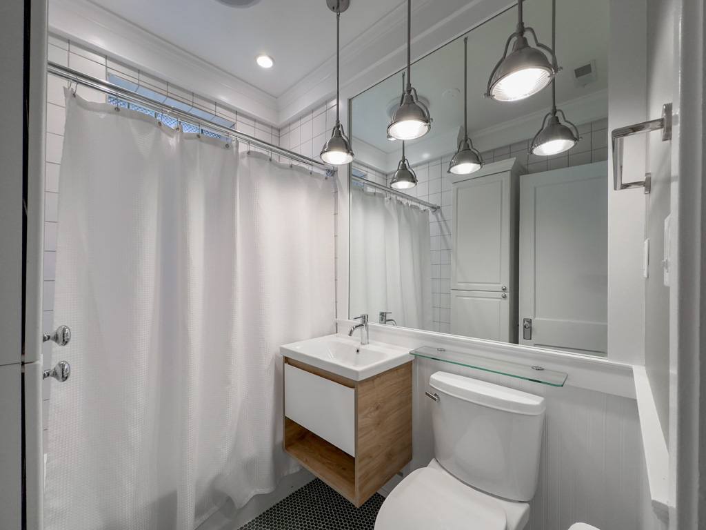 Apartment for rent at 1940 Berenice #4, Chicago, IL 60613