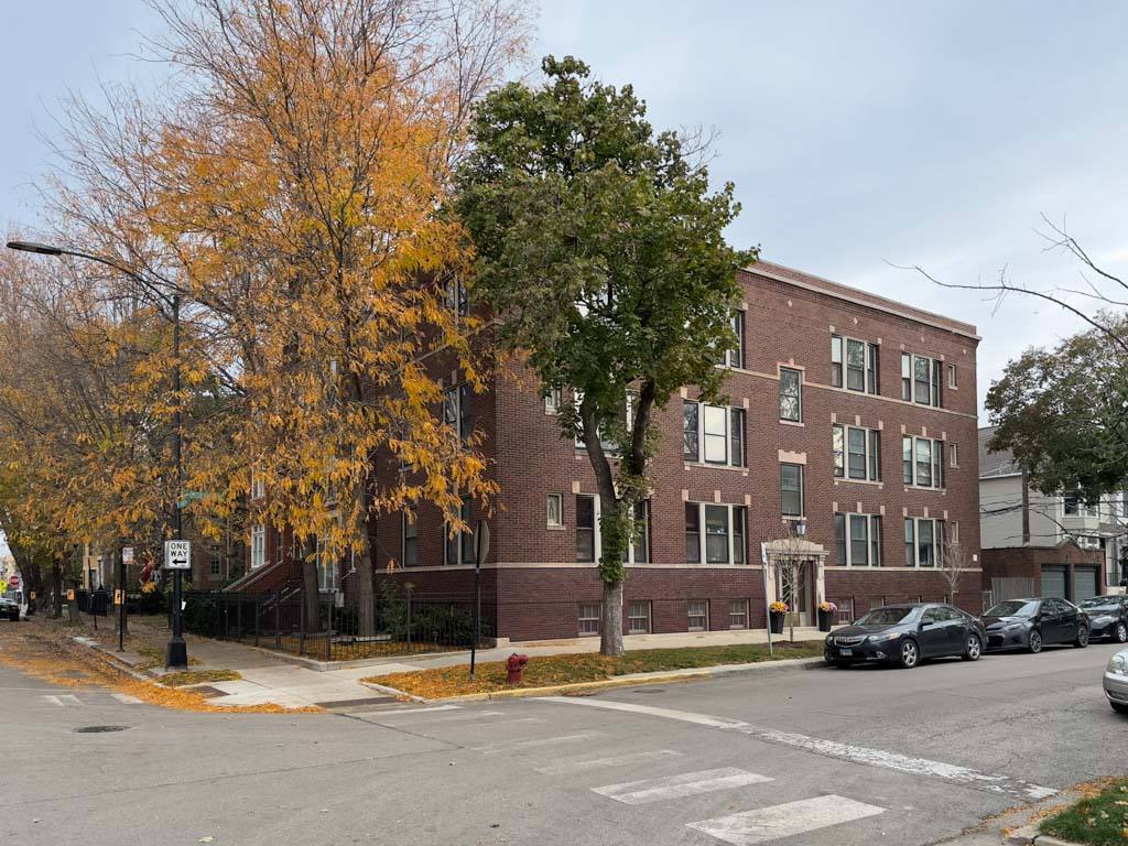Apartment for rent at 1940 Berenice #4, Chicago, IL 60613