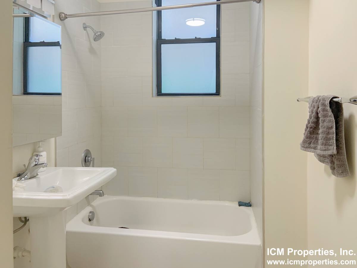 Apartment for rent at 4951 N Oakley Ave #G, Chicago, IL 60625