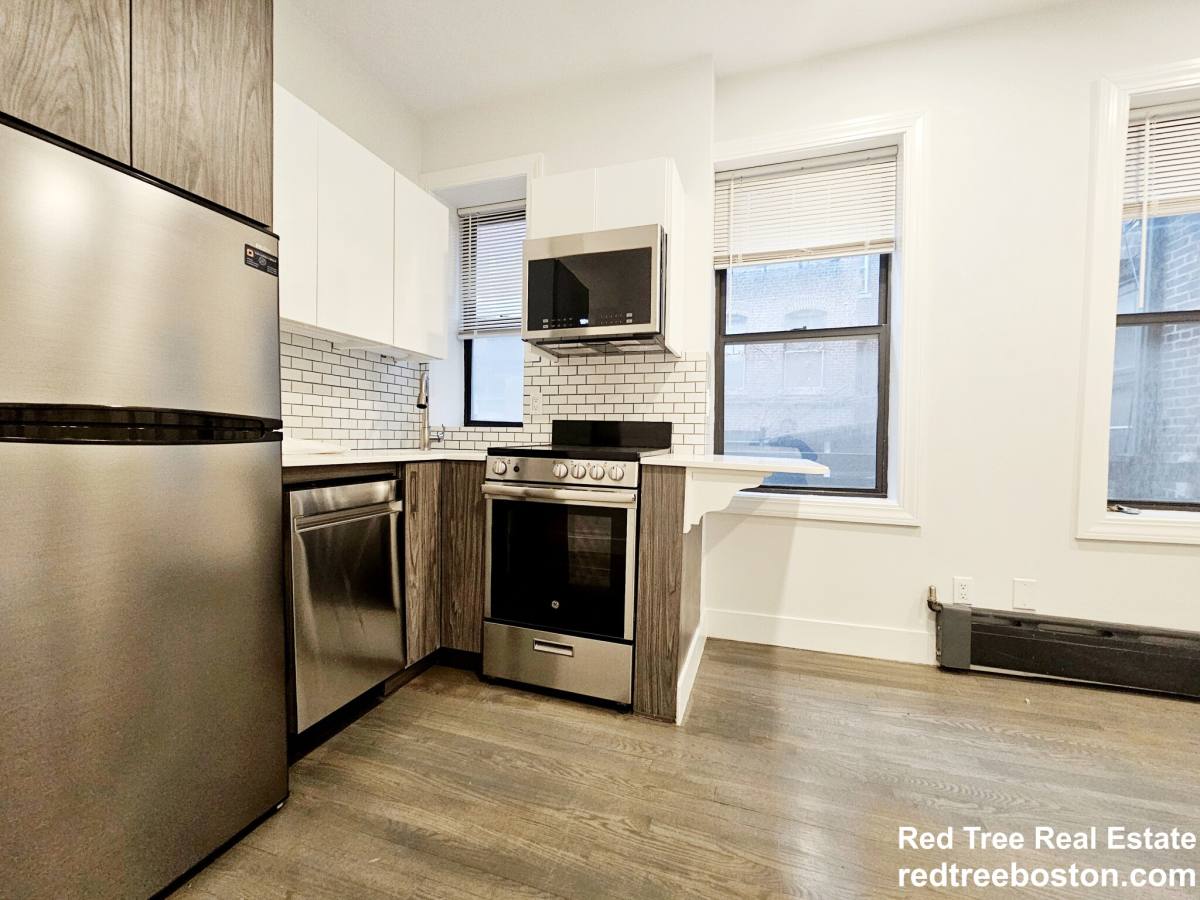 Apartment for rent at 24 Phillips St #2, Boston, MA 02114