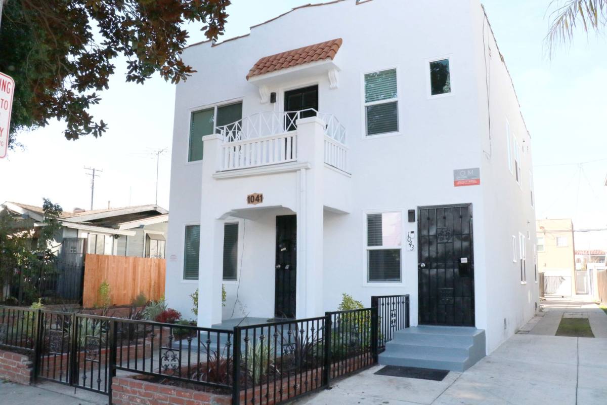 Apartment for rent at 1041 Dawson Ave, Long Beach, CA 90804