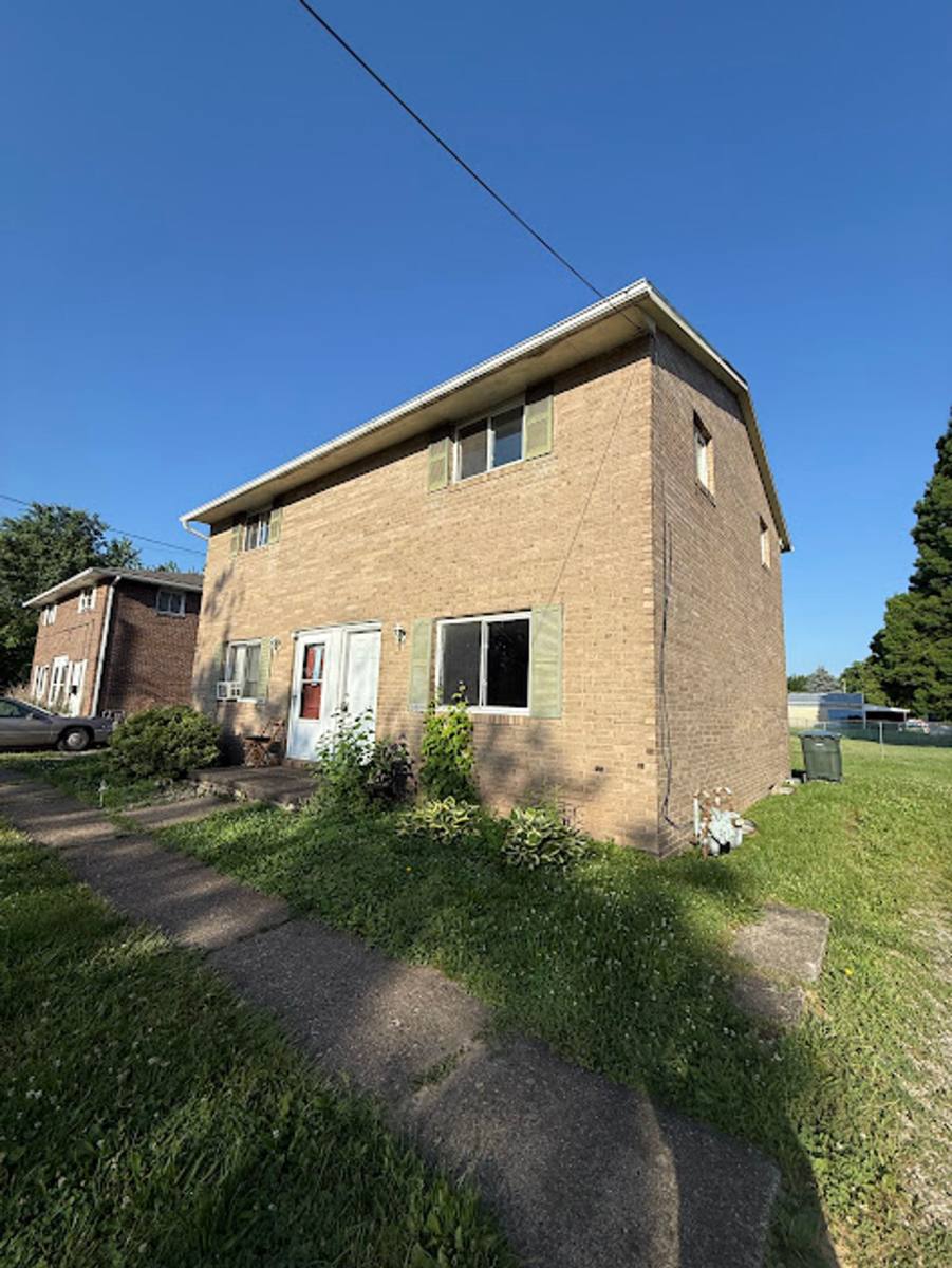 Townhouse for rent at 3009 Coventry Blvd, Canton, OH 44705