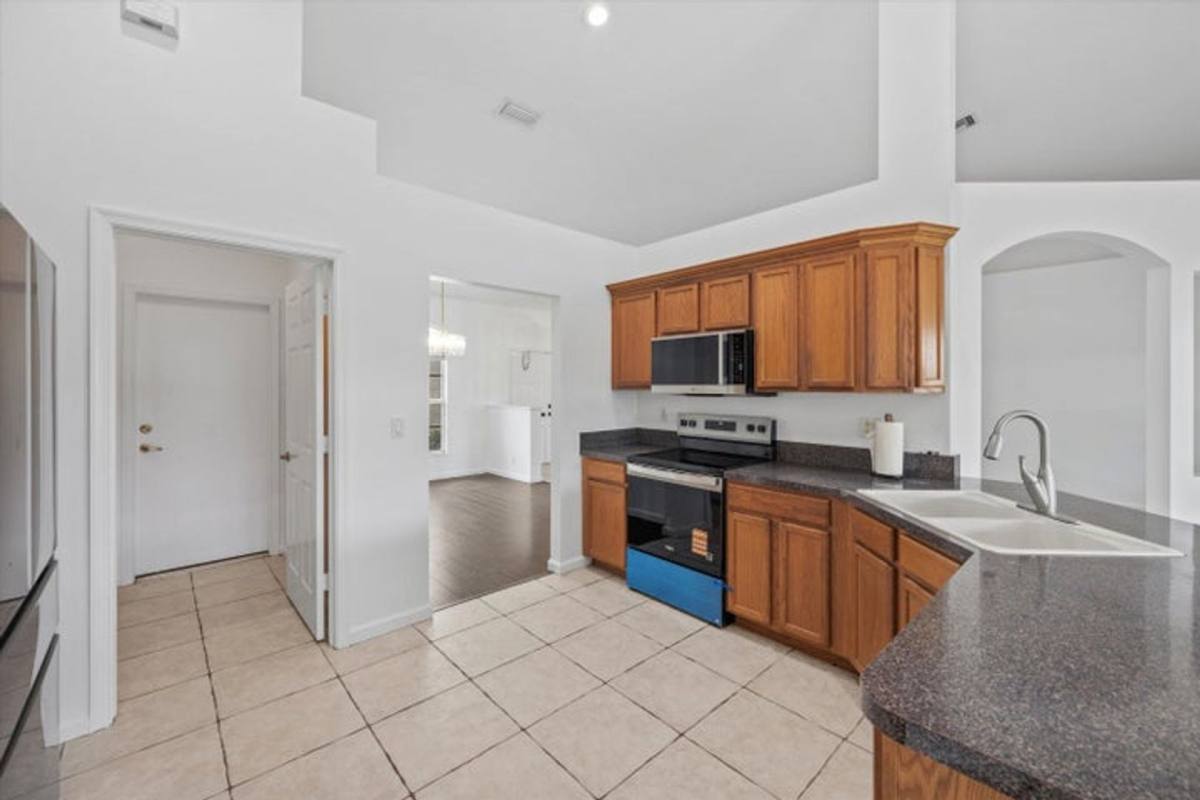 House for rent at 106 Fernwood Crescent, West Palm Beach, FL 33411