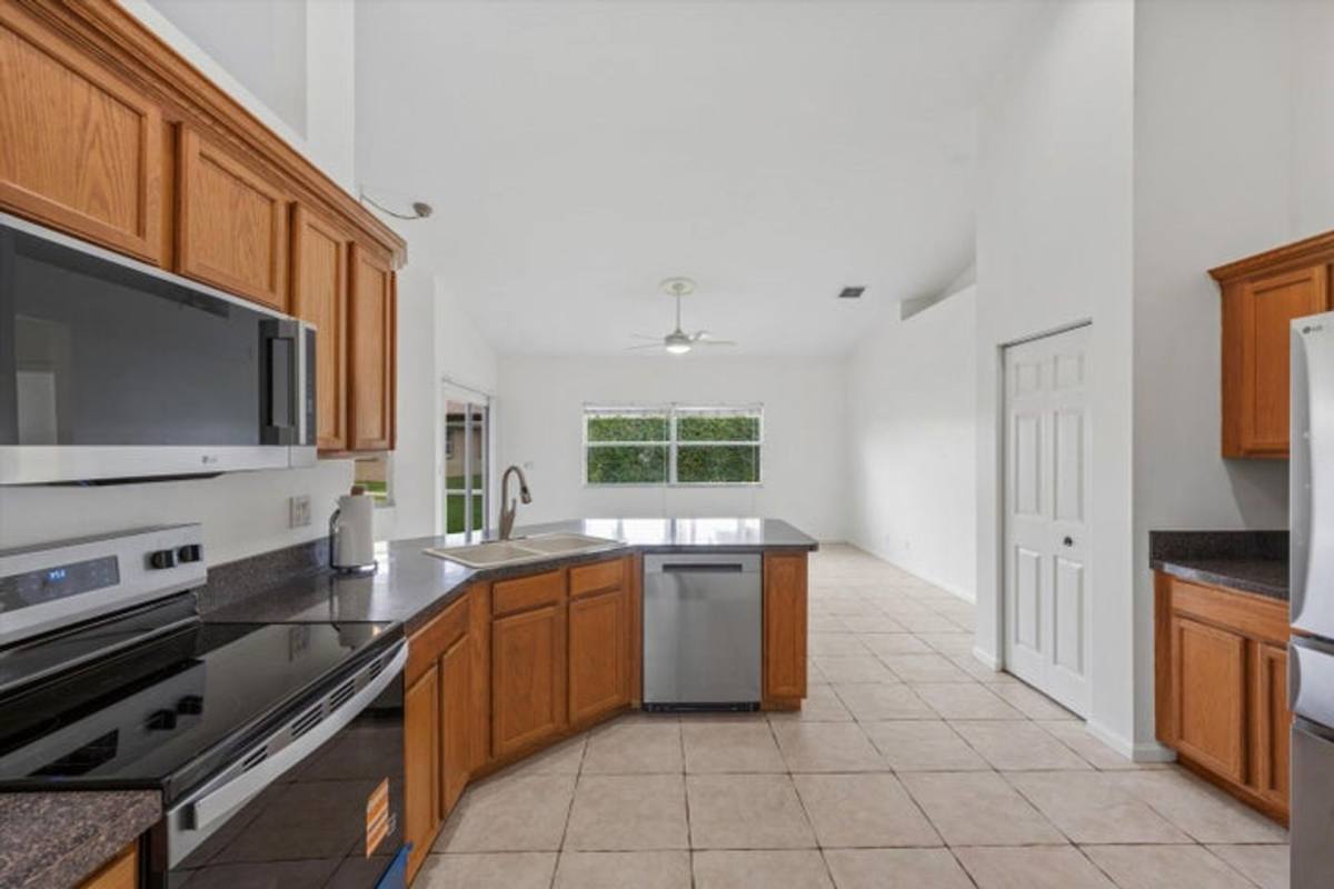House for rent at 106 Fernwood Crescent, West Palm Beach, FL 33411