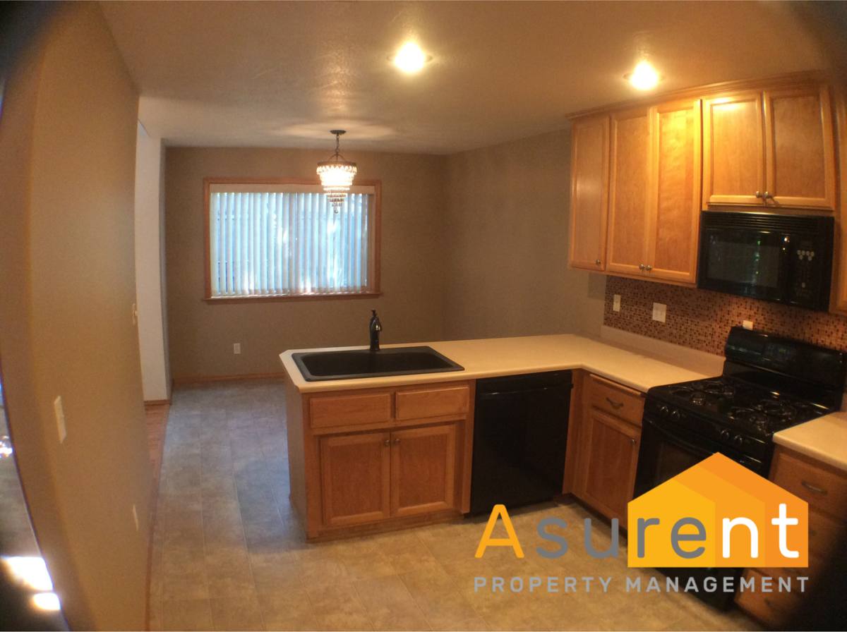 Townhouse for rent at 1106 E 11th St #C, Medford, OR 97504