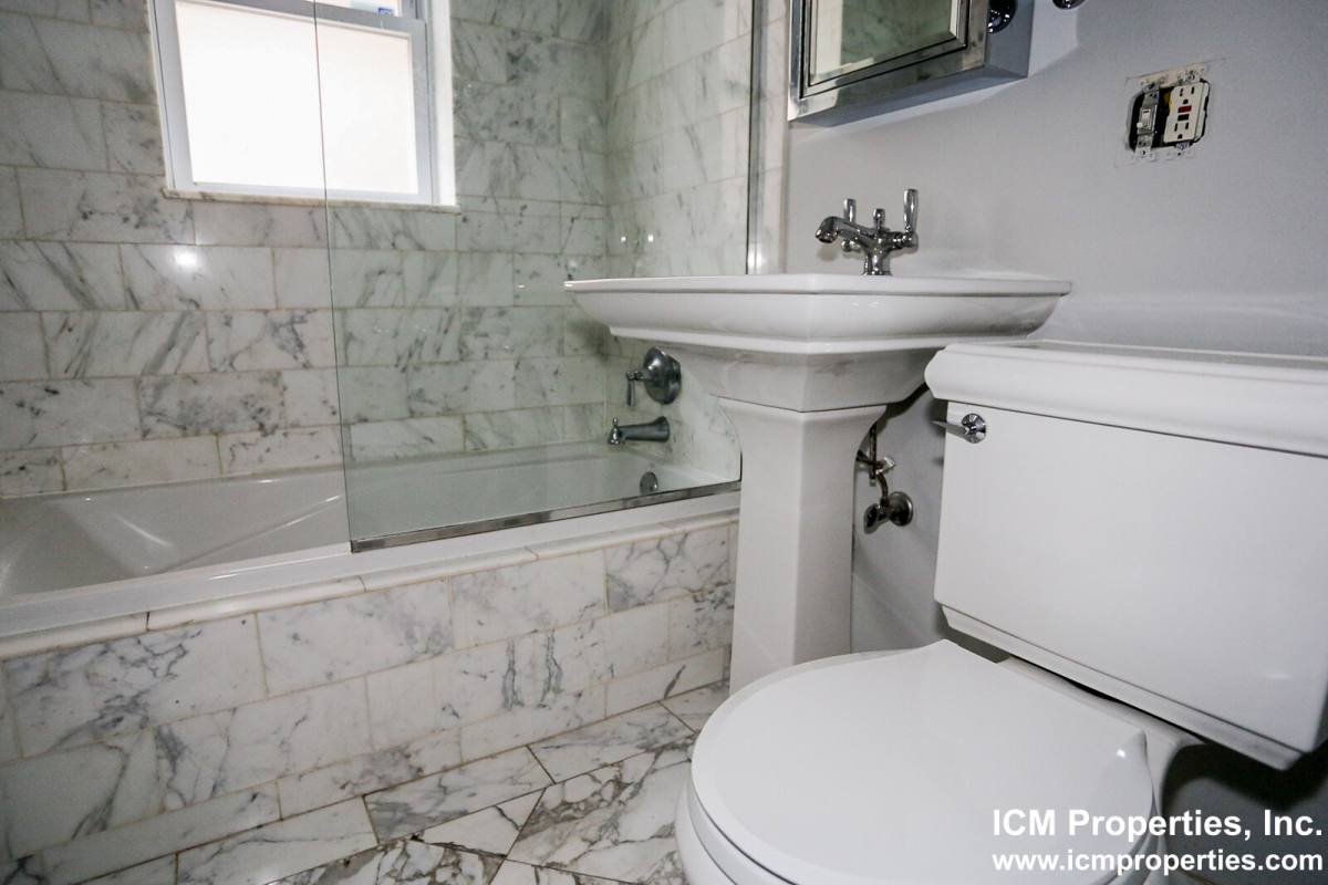 Apartment for rent at 628 W Roscoe #1N, Chicago, IL 60657