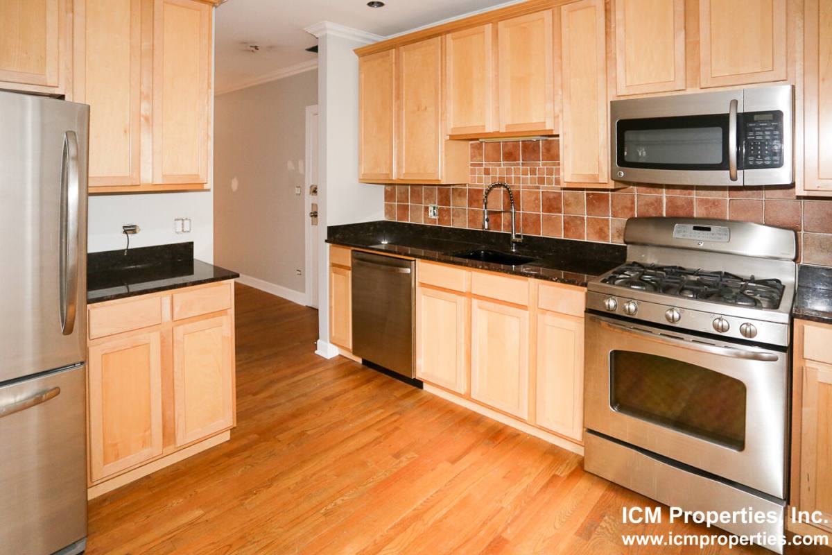 Apartment for rent at 628 W Roscoe #1N, Chicago, IL 60657