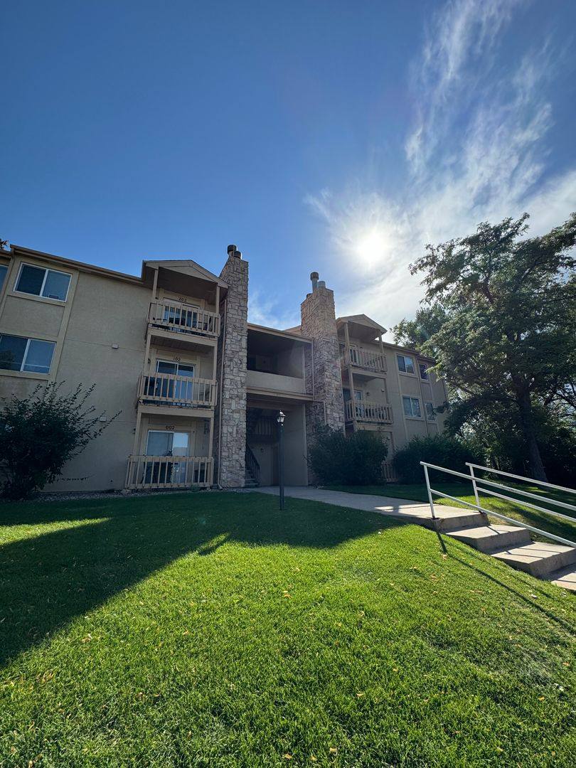 Condo for rent at 814 Tenderfoot Hill Rd, Colorado Springs, CO 80906